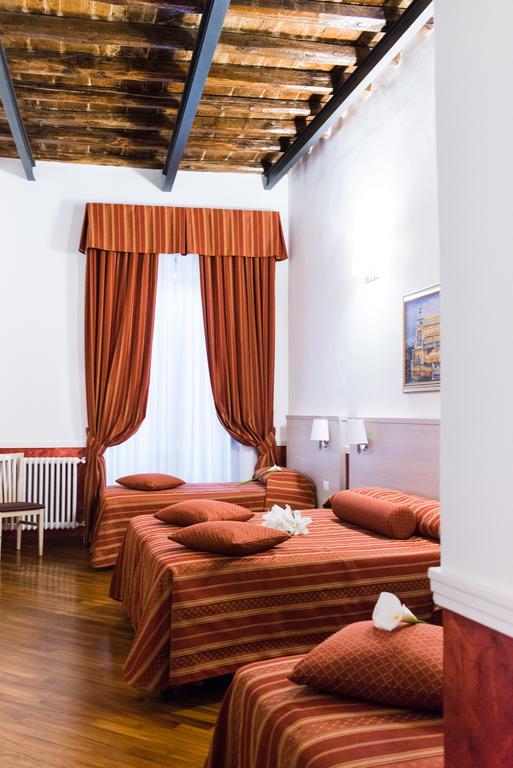 Domus Capilupi Bed & Breakfast Rome Bagian luar foto