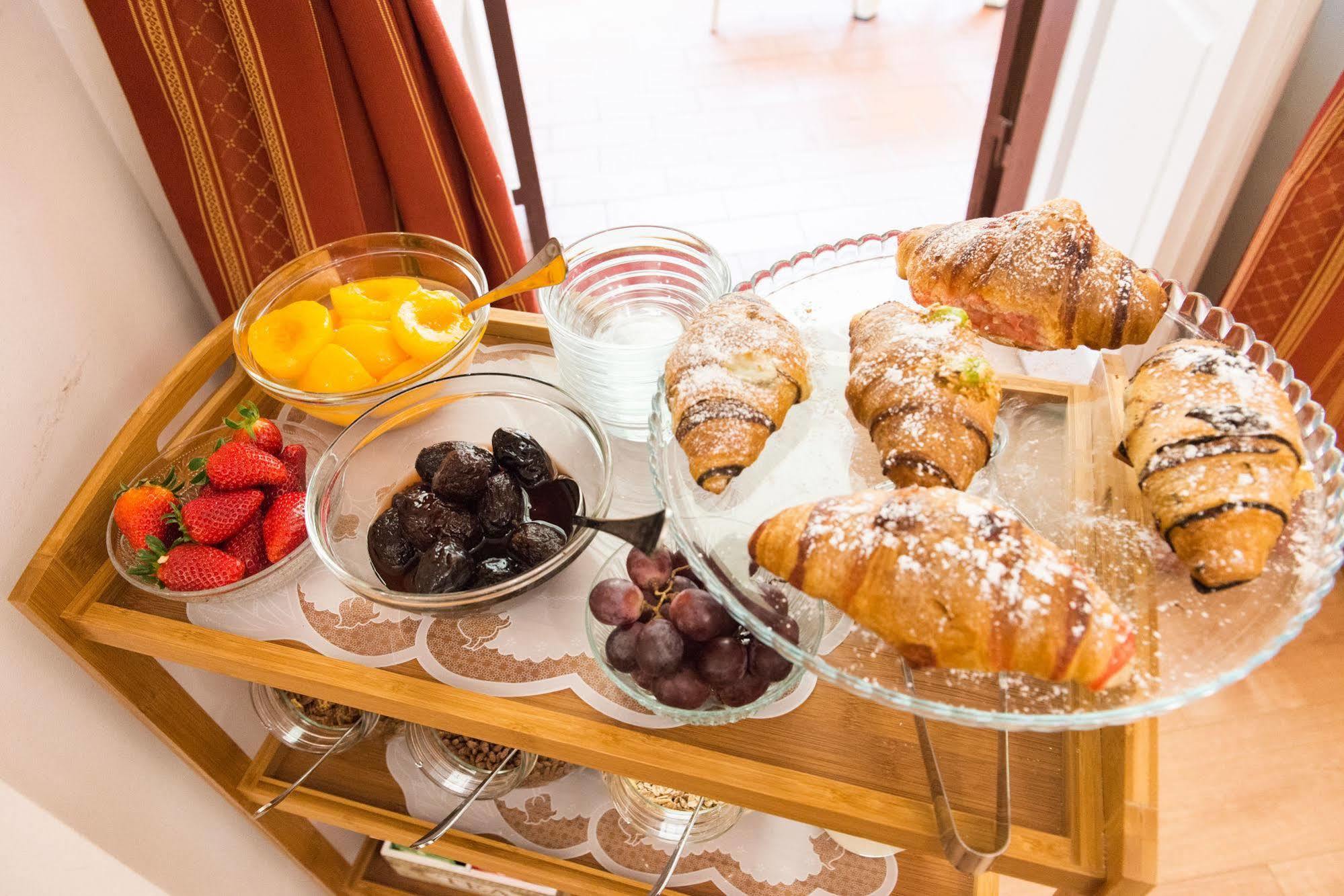 Domus Capilupi Bed & Breakfast Rome Bagian luar foto
