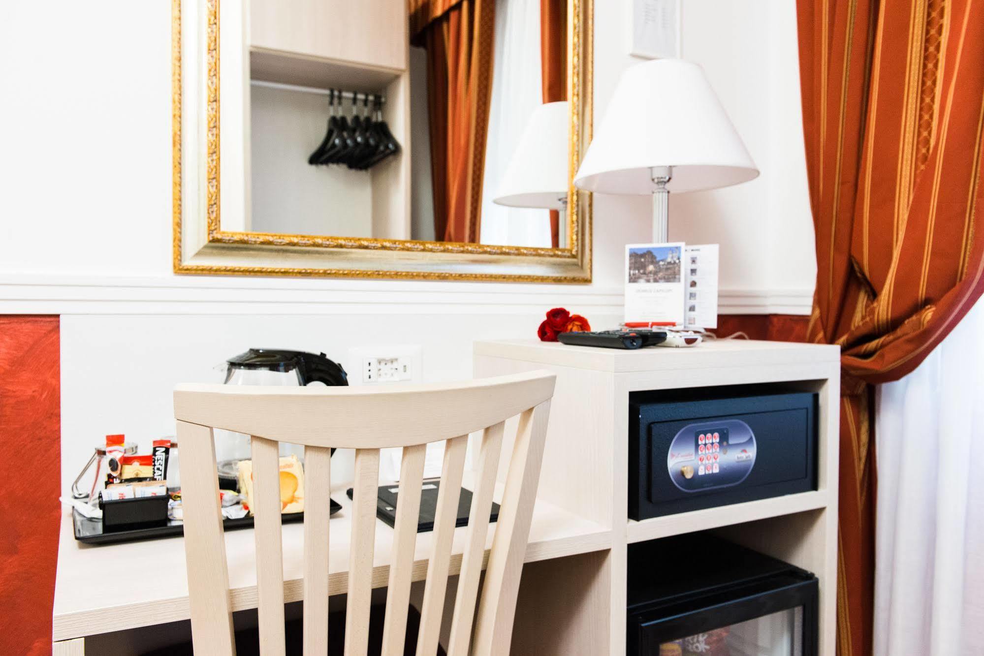 Domus Capilupi Bed & Breakfast Rome Bagian luar foto
