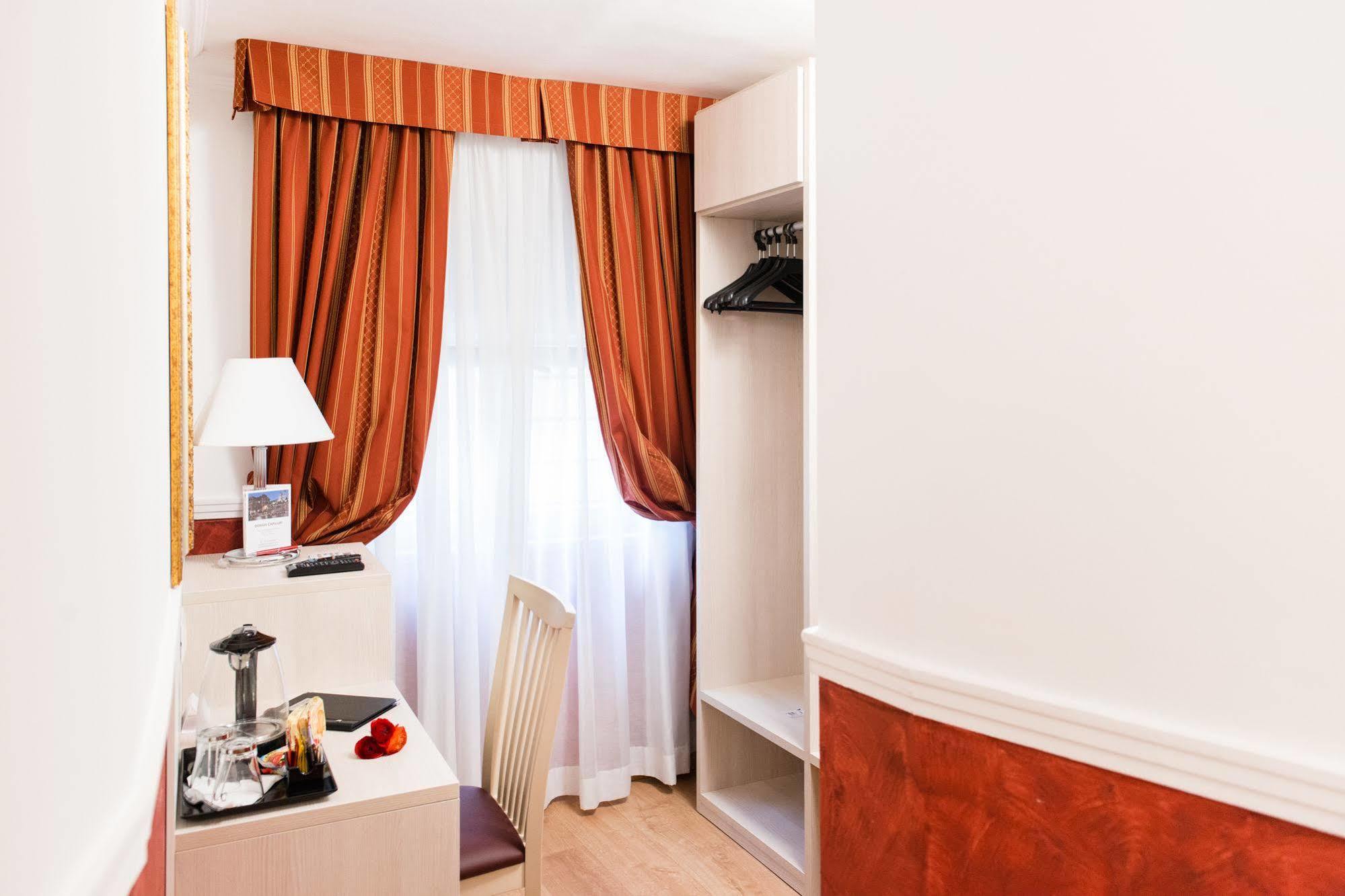 Domus Capilupi Bed & Breakfast Rome Bagian luar foto