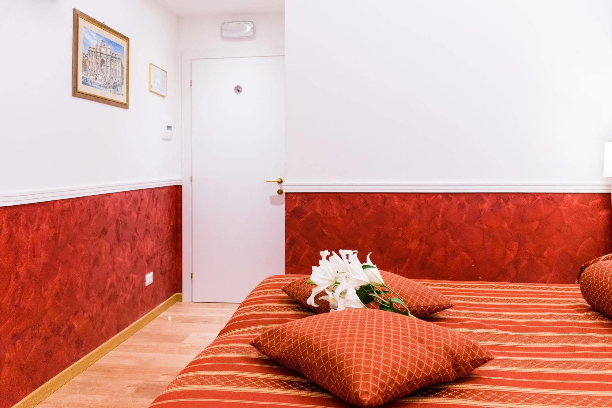 Domus Capilupi Bed & Breakfast Rome Bagian luar foto