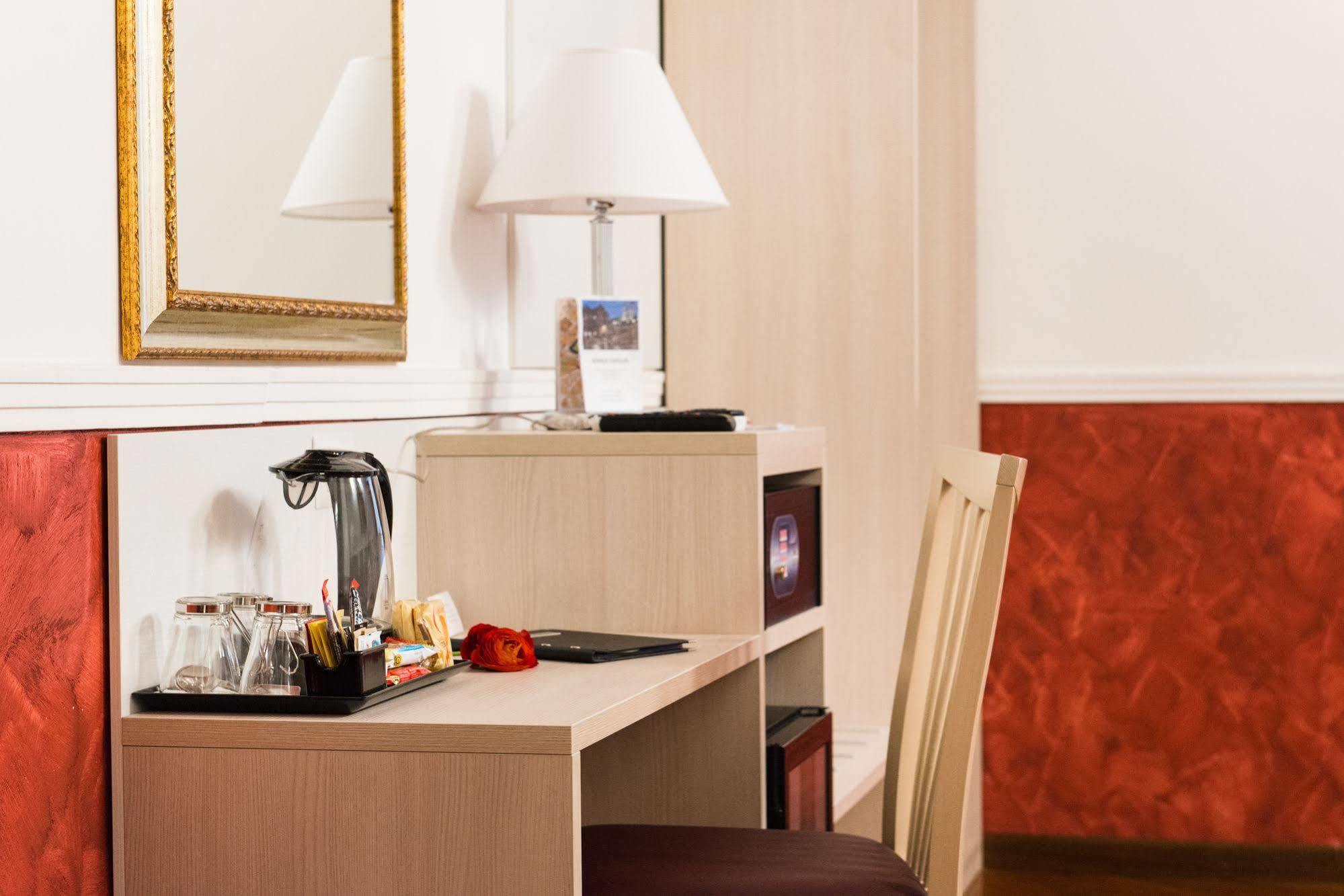 Domus Capilupi Bed & Breakfast Rome Bagian luar foto